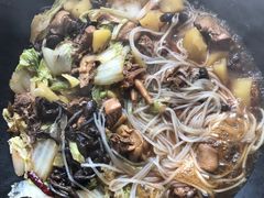 -粘豆包柴火铁锅炖