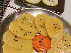 -山野的朋友露营炭火烤肉