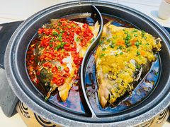 -阿瓦山寨·湘菜现炒·剁椒鱼头王(咸阳总店)