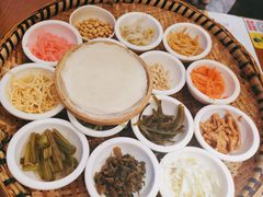 -包整·丝娃娃(一览甲秀楼风景店)