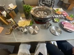 -围炉肉舍•炭烤活鳗•丹东海鲜烤肉(步行街店)