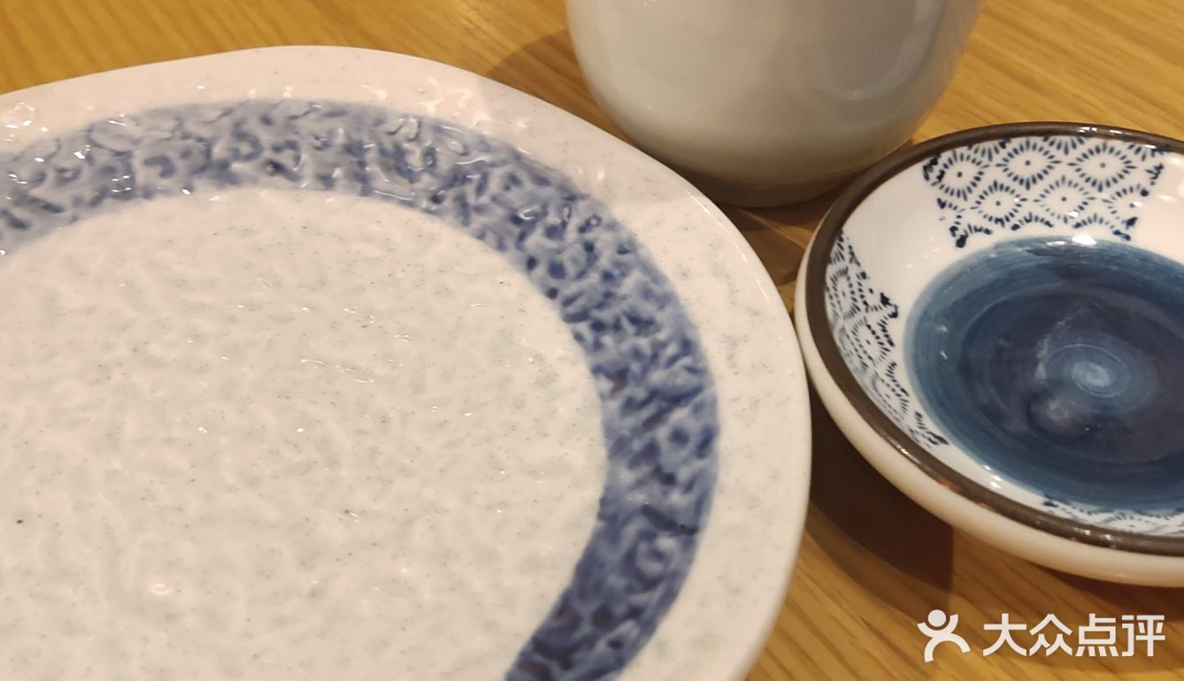 孤寒对影酒贪杯，如痴如醉如日料