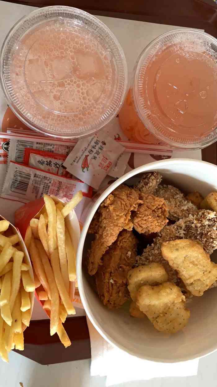 华莱士·全鸡汉堡(东湖塘店)-"味道很好,服务态度好,总之女儿吃了很