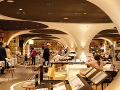 -钟书阁(珍园店)