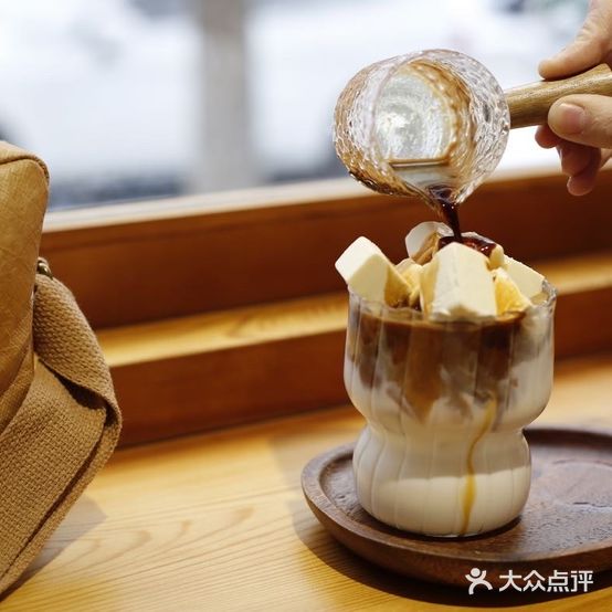 且慢Coffee&Cakes(水榭花都店)