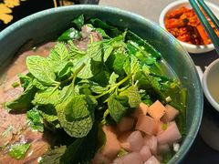 -伴山牛贵州黄牛肉火锅·苗疆非遗艺术餐厅(上海首店)