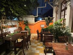 -Cuc Gach Quan Restaurant