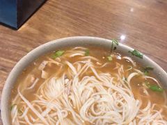 -亮亮面馆(经六路店)