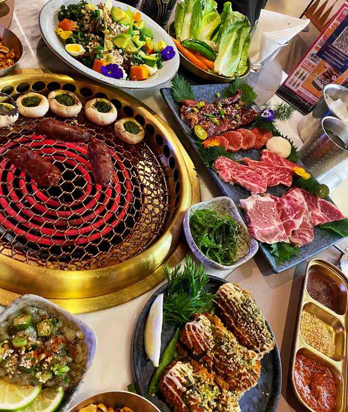 义气烤肉餐吧(大族广场店)-"赶着七夕和朋友来吃了义气,排队等了二十