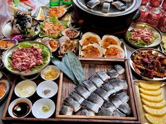 -围炉肉舍•炭烤活鳗•丹东海鲜烤肉(步行街店)