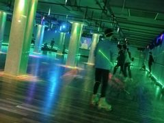 -奔马滚轴溜冰场