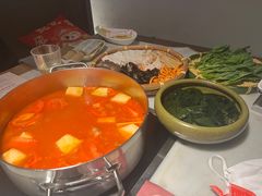 -尚尚仙·酸汤猪手·猪肚鸡火锅(华联万柳购物中心店)