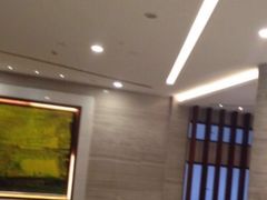 -上海虹桥君丽假日酒店(娄山关路地铁站店)