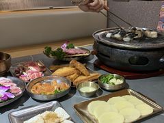 -围炉肉舍•炭烤活鳗•丹东海鲜烤肉(步行街店)