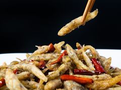 油炸小白鱼-乡村小榭饭店