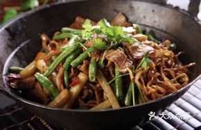 Lüliang Mountain Pork Stir-Fry Noodles