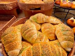 蒜香芝士海盐卷-红星前进面包牛奶公司(君太店)