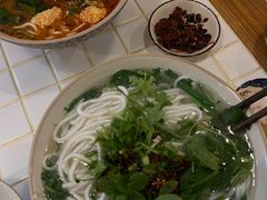 -粉八·云南米线·建水烧烤(常熟路店)