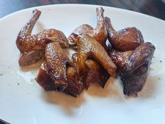 脆皮烤乳鸽-新天世纪中餐厅