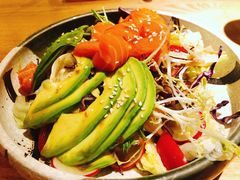 三文鱼牛油果沙拉-初居食屋日式料理(万象城购物中心店)