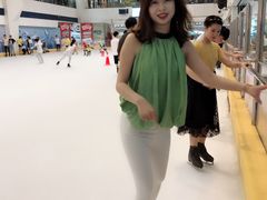 -正佳冰河湾真冰滑冰场