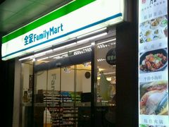 -全家便利店(洛川东路店)