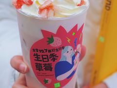 冰博克草莓撞撞宝藏茶-奈雪的茶(印象城店)