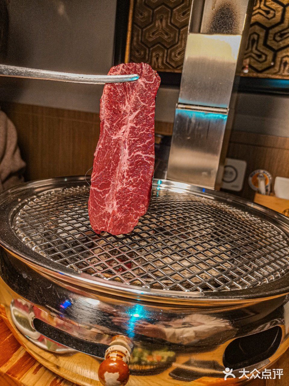 月薪3k也能来😉 就爱这口儿，一口熟成牛🐮 肉一口酒