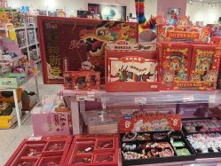 -嗨本可潮玩仓(大兴大悦春风里店)