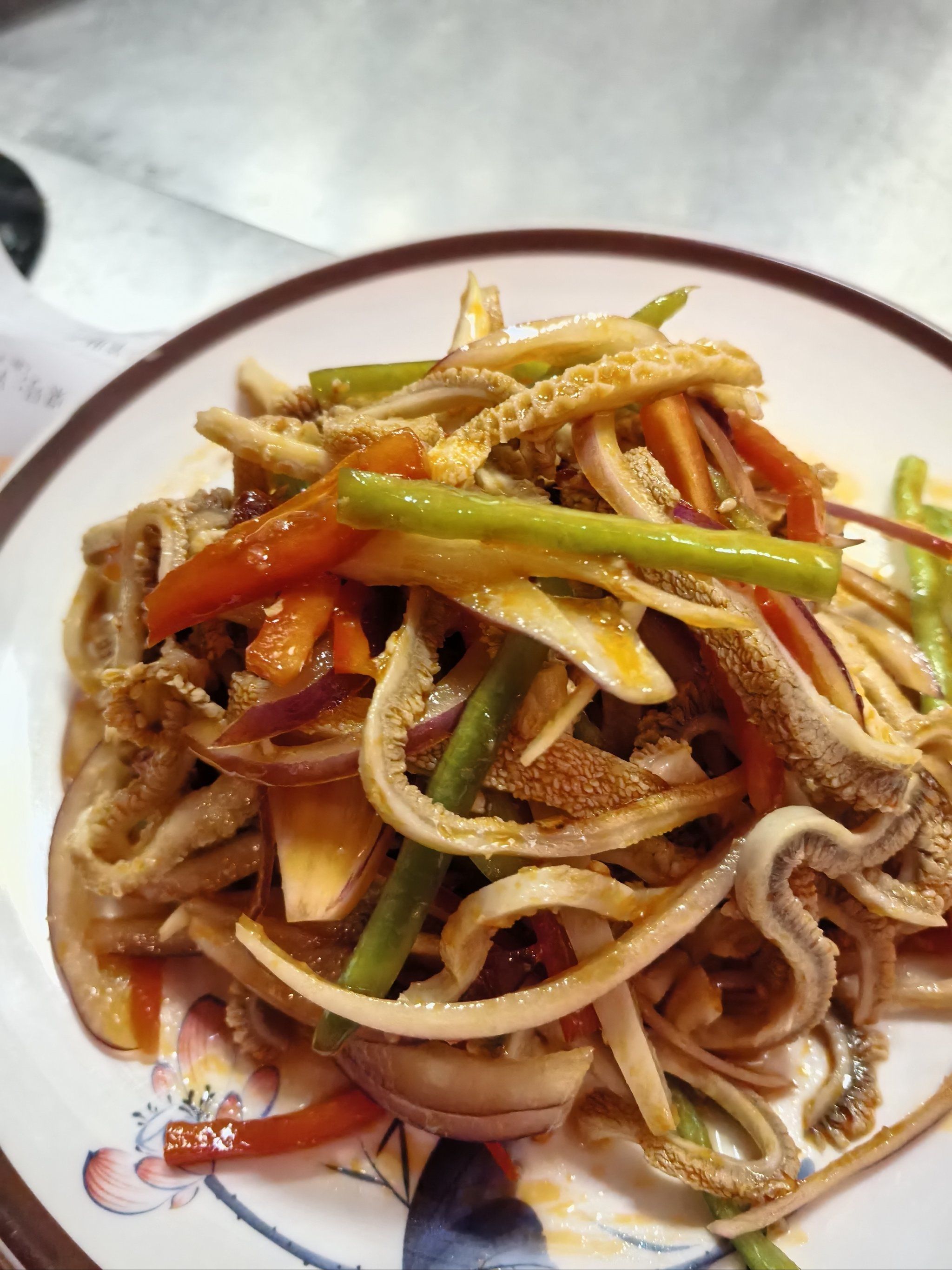 口味体验:
巴扎屋的巧拌羊肚丝是一道