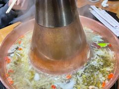 -果松木炭酸菜铜火锅·外婆参鸡汤