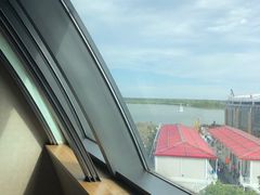 -上海滴水湖皇冠假日酒店