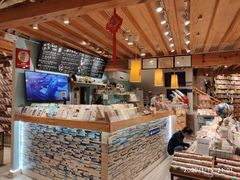 -猫的天空之城概念书店(丽江古城饮玉巷店)