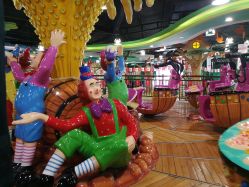 -维佳童话镇演出现场(徐东店)