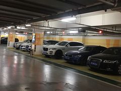 -新荟城购物中心-停车场