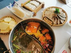 特色牛杂拼盘-菌子鲜汤野生菌锅