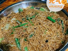 炒粉-大眼强五杯鹅·桑拿鸡煲