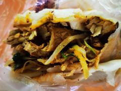 素卷馍加把子肉和卤蛋-安徽阜阳卷馍(西单店)