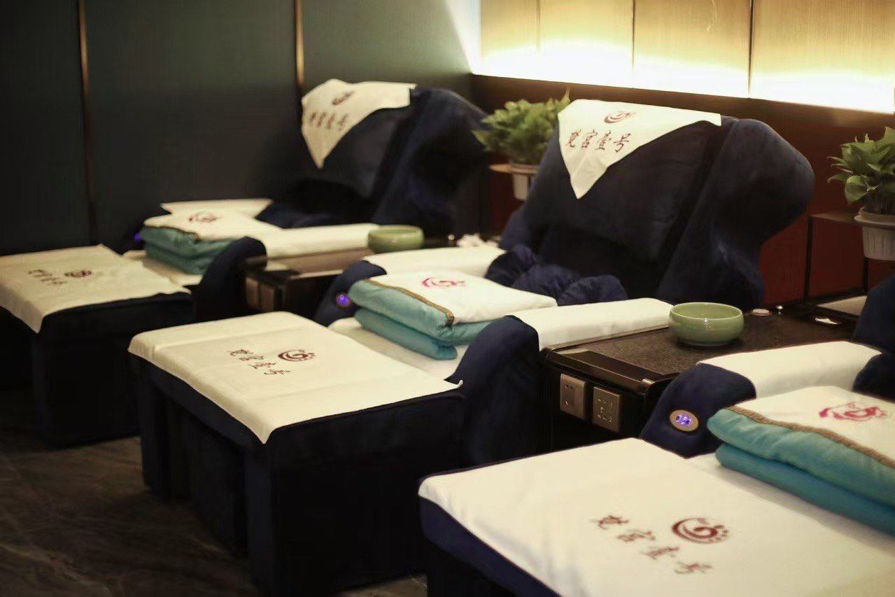 周末和好友一起去了附近的一家足浴店,梵宫