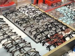 -美式眼镜·授权蔡司.依视路.尼康.豪雅.明月(人民广场店)