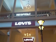 -王府井奥莱临潼小镇(临潼店)