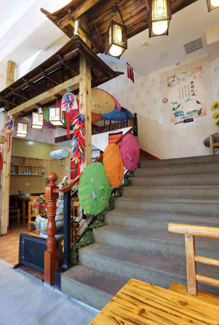 安家德朝鲜族饭店-"有顾客在二楼的就餐大厅里面抽烟,真的很恶.