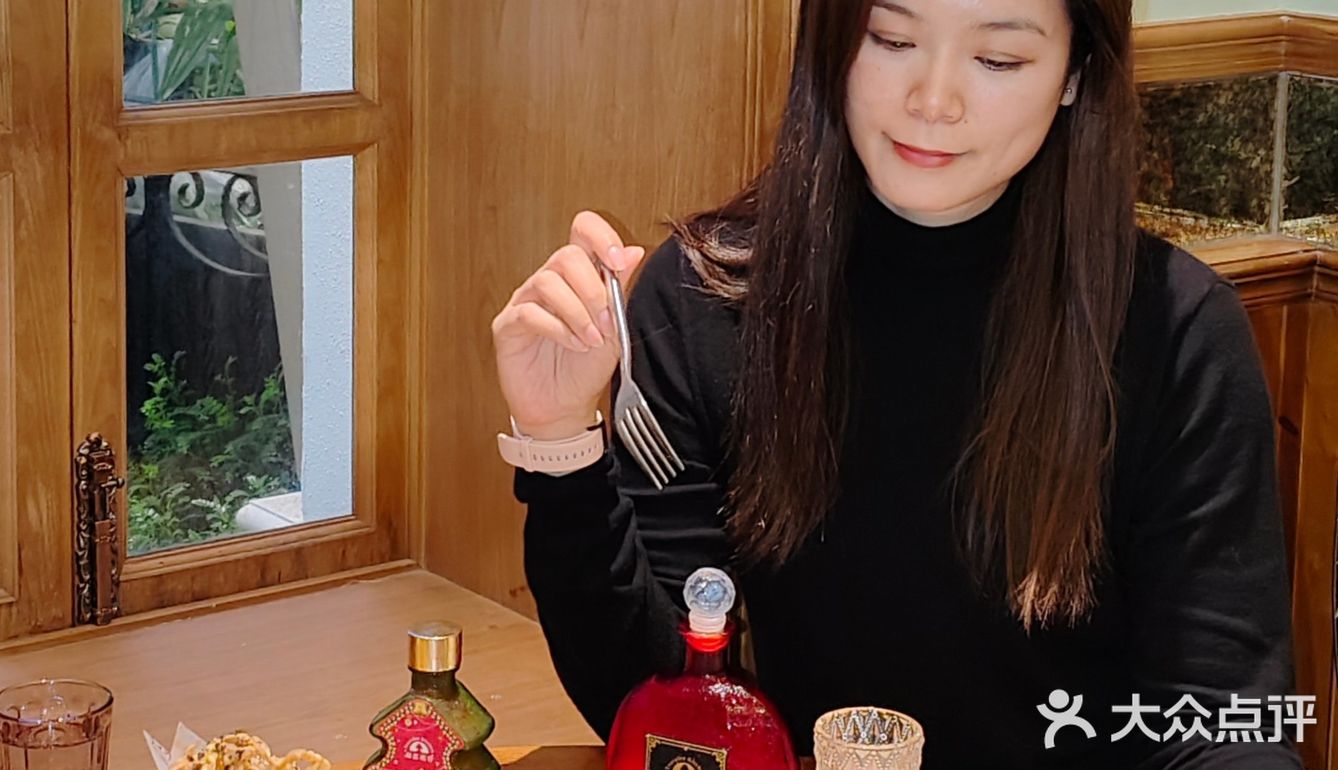 花开富贵山茶红👉秘密旅行西餐