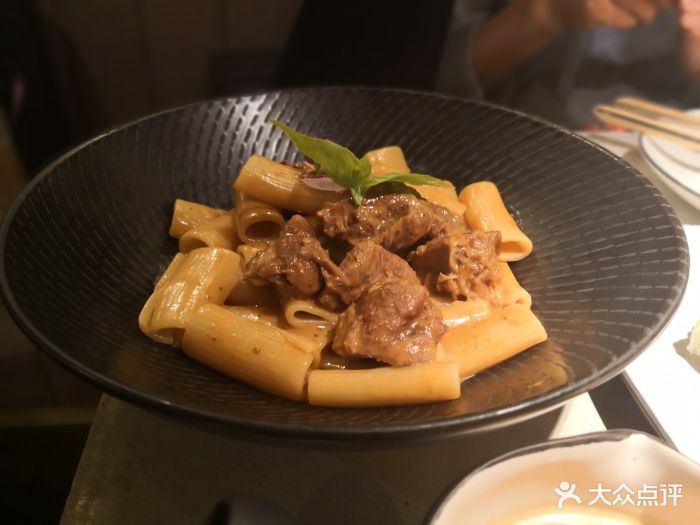 tomacado花厨(王府中环店)牛肉粗管面图片