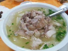 萝卜炖肘子-荣生萝卜汤饭店