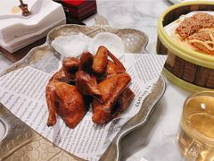 蝴蝶里招牌手撕乳鸽-蝴蝶里·粤菜·点心(滨江龙湖店)