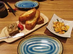 蒜香法棍佐秘制鸡肝酱-小隐(淮海路店)