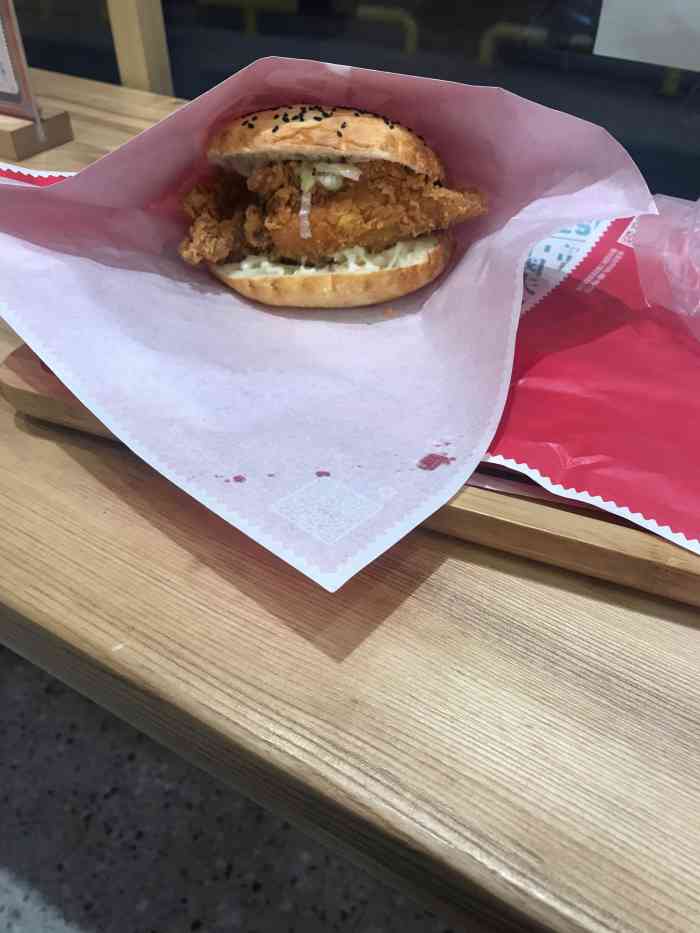 塔斯汀中国汉堡(马狮联盛店)-"马狮商场入口,消费38元可免费停车,直接