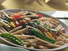 花生苗炒五花肉-勒南公舍(龙江店)