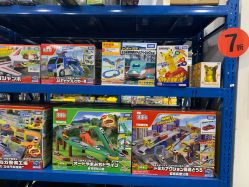 -逝水玩具折扣店
